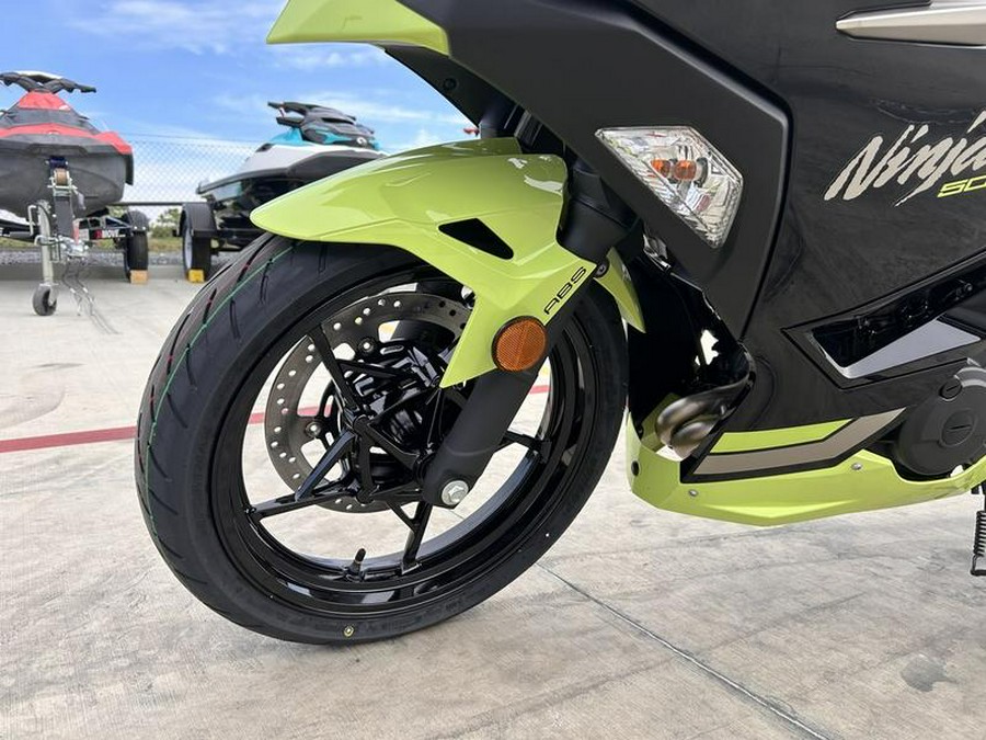 2026 Kawasaki Ninja® 500 ABS Metallic Yellowish Green/Ebony