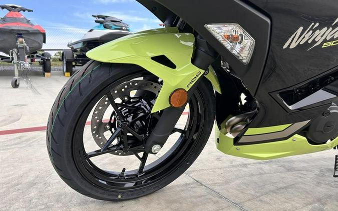 2026 Kawasaki Ninja® 500 ABS Metallic Yellowish Green/Ebony