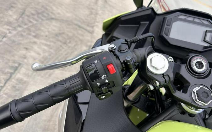 2026 Kawasaki Ninja® 500 ABS Metallic Yellowish Green/Ebony