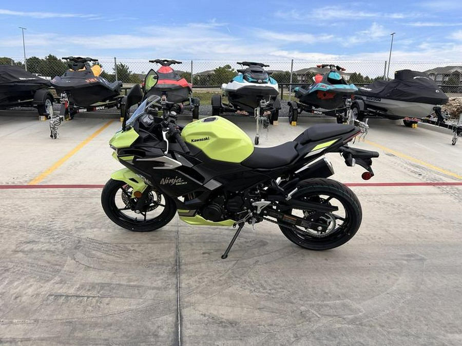 2026 Kawasaki Ninja® 500 ABS Metallic Yellowish Green/Ebony