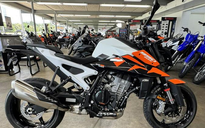 2027 KTM Duke 990