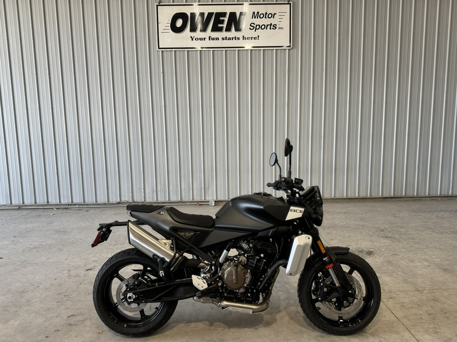 2025 Husqvarna Svartpilen 801