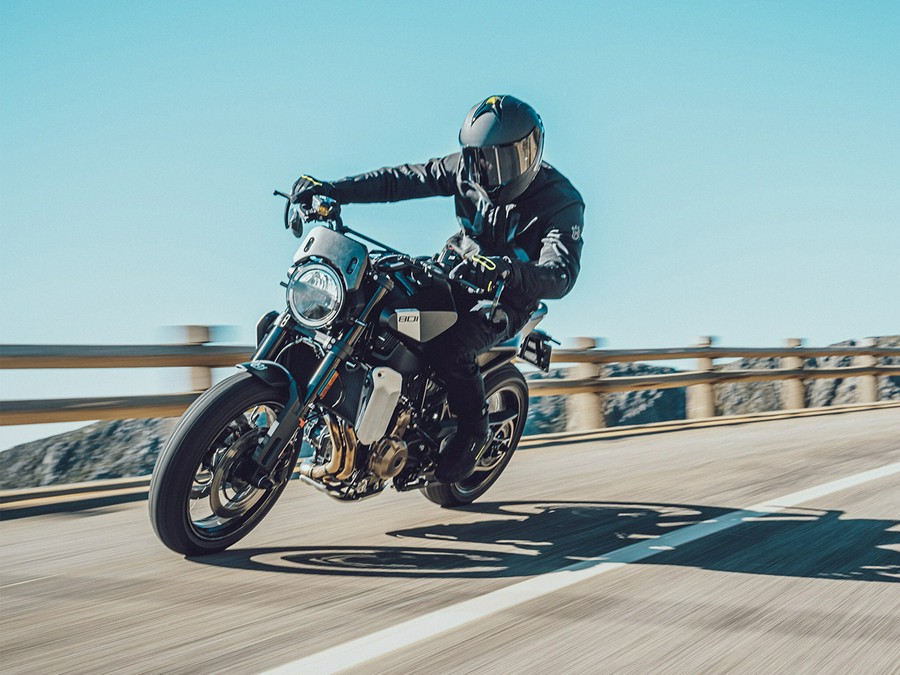 2025 Husqvarna Svartpilen 801