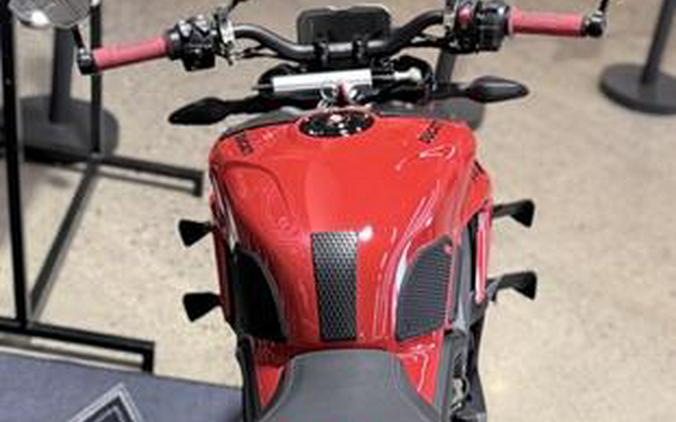 2024 Ducati Streetfighter V4 Red