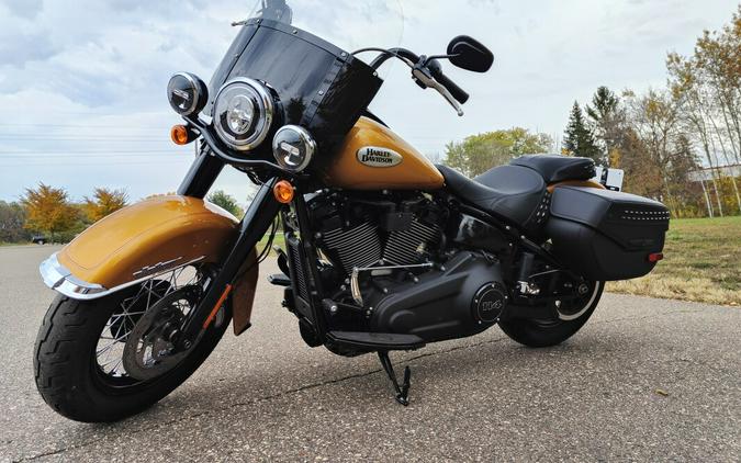 2023 Harley-Davidson Heritage Classic Prospect Gold – Black Finish