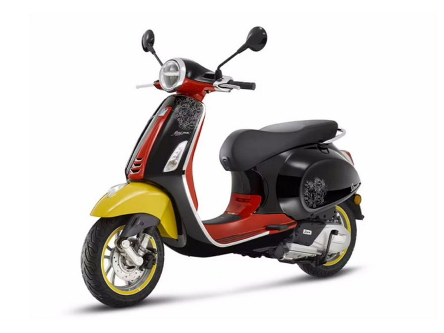 2023 Vespa Primavera 150 Disney Mickey Mouse Edition