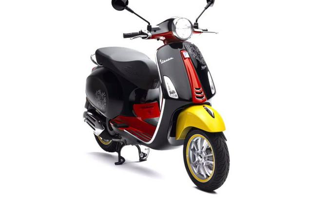 2023 Vespa Primavera 150 Disney Mickey Mouse Edition