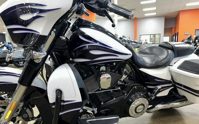 2016 Harley-Davidson® FLHXSE - CVO™ Street Glide®