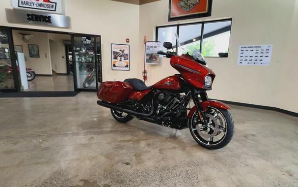 2025 Harley-Davidson Street Glide® Whiskey Firestorm - Black Finish