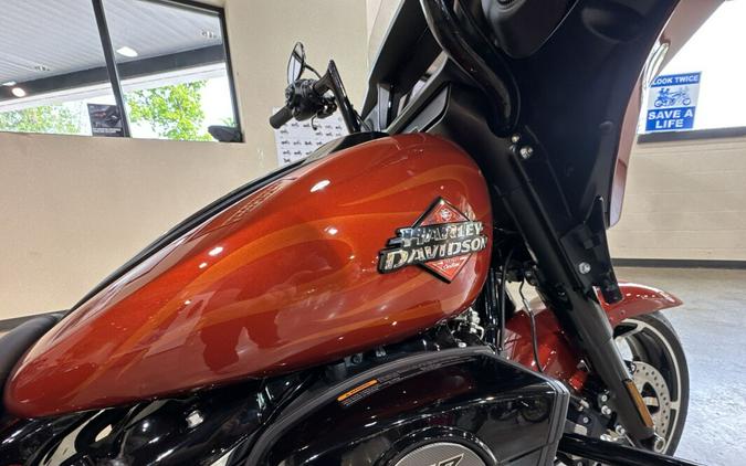 2025 Harley-Davidson Street Glide® Whiskey Firestorm - Black Finish