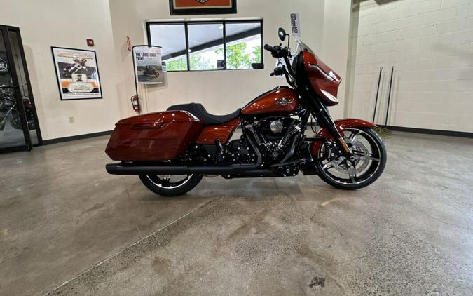 2025 Harley-Davidson Street Glide® Whiskey Firestorm - Black Finish