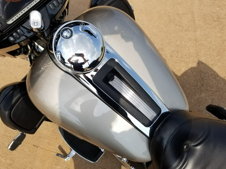 2018 Harley-Davidson® Ultra Limited Silver Fortune/Black Tempest