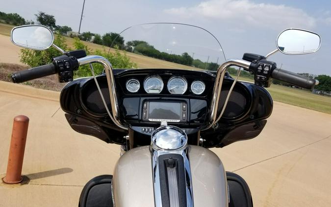 2018 Harley-Davidson® Ultra Limited Silver Fortune/Black Tempest