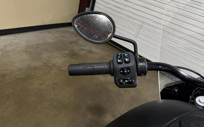 2022 Indian Motorcycle® Chief® Bobber Dark Horse® Black Smoke