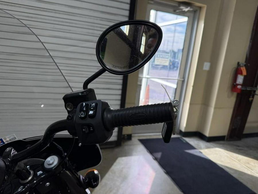 2022 Indian Motorcycle® Chief® Bobber Dark Horse® Black Smoke