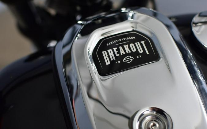 2023 Harley-Davidson Breakout Vivid Black