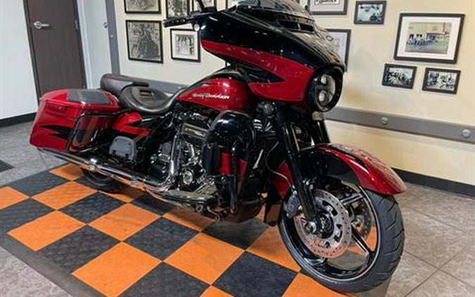 2017 Harley-Davidson CVO™ Street Glide®