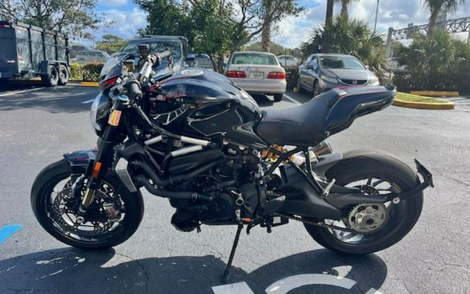 2016 Ducati Monster 1200 R Thrilling Black