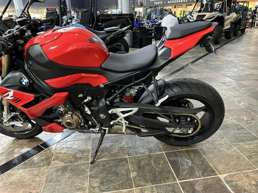 2022 BMW S 1000 R Racing Red