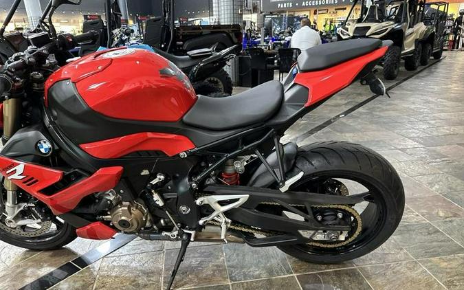 2022 BMW S 1000 R Racing Red