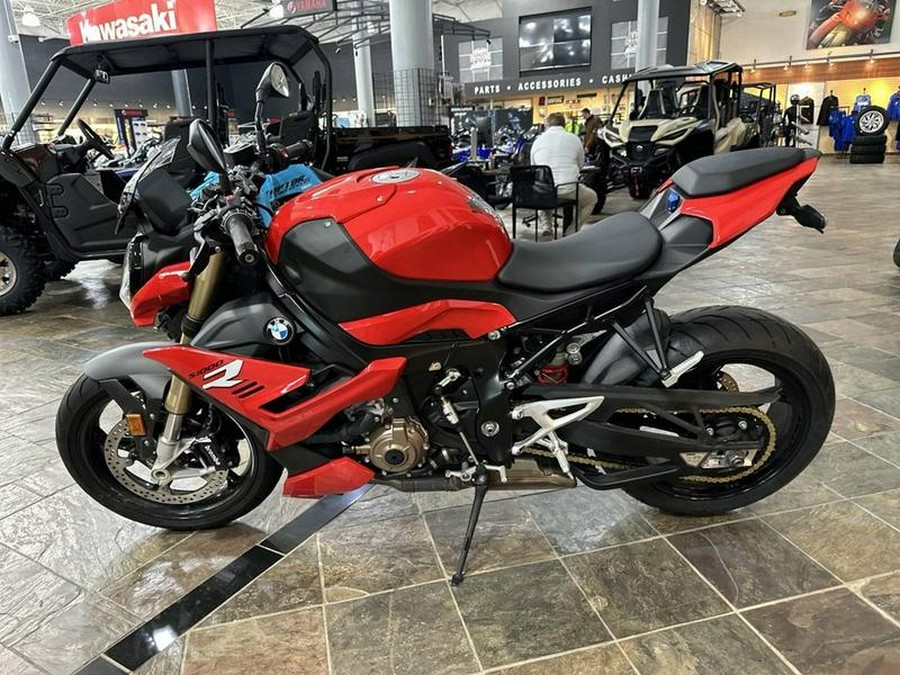 2022 BMW S 1000 R Racing Red