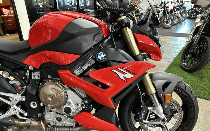 2022 BMW S 1000 R Racing Red