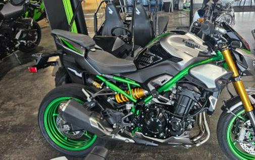 2025 Kawasaki Z900 SE ABS