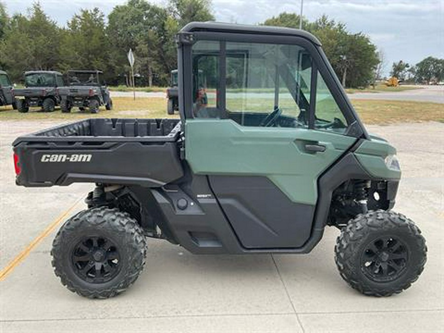 2024 Can-Am Defender DPS CAB