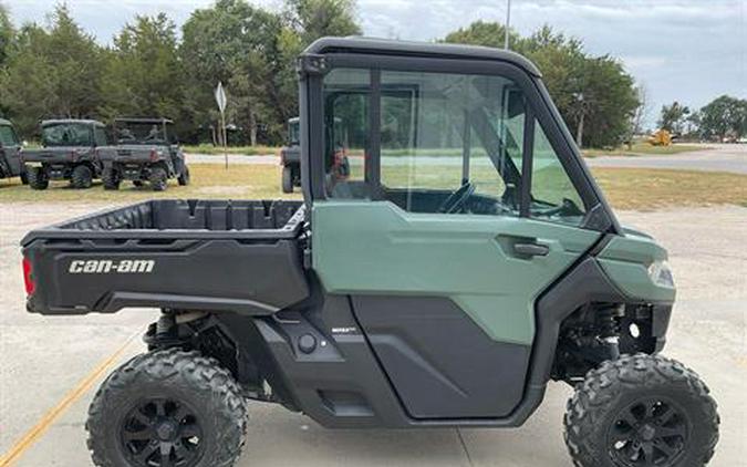 2024 Can-Am Defender DPS CAB