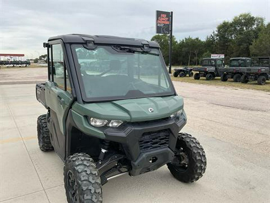 2024 Can-Am Defender DPS CAB