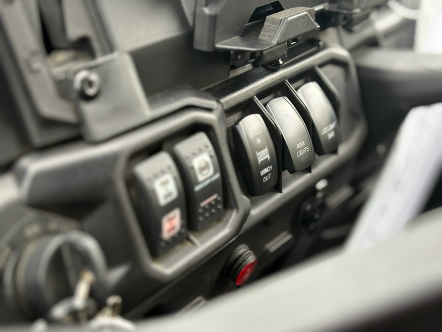 2023 Can-Am Defender MAX DPS HD9
