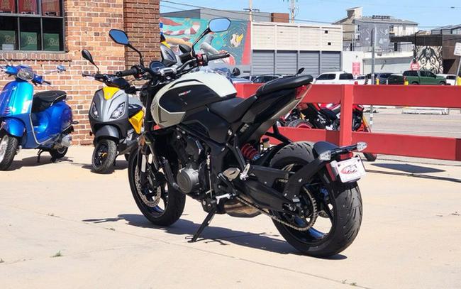 2026 Triumph Trident 660 Stone Grey