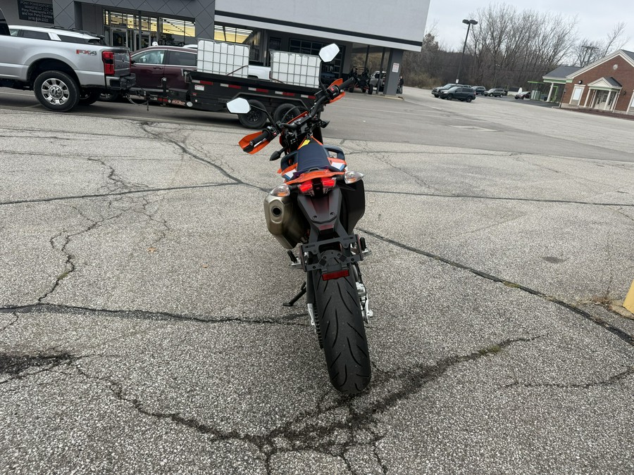 2024 KTM 690 SMC R