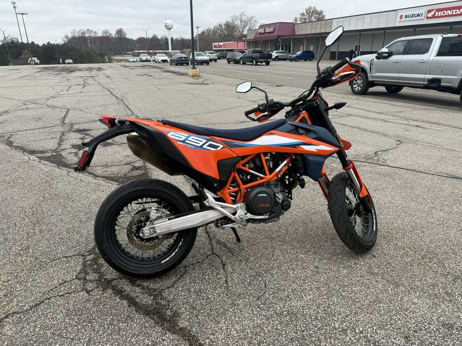 2024 KTM 690 SMC R
