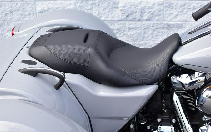 2024 Harley-Davidson Road Glide 3 Atlas Silver Metallic – Black Finish