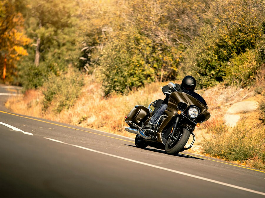 2026 Kawasaki Vulcan 1700 Vaquero ABS Metallic Brilliant Golden Black