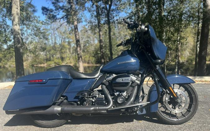 FLHXS 2019 Street Glide® Special