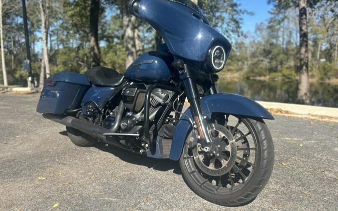 FLHXS 2019 Street Glide® Special