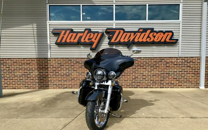 2013 Harley-Davidson CVO Ultra Classic Electra Glide DIAMND/OBSIDIAN W/ PINSTRIP