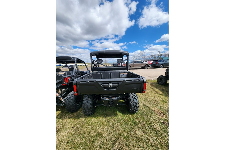 2024 Can-Am Defender XT HD10