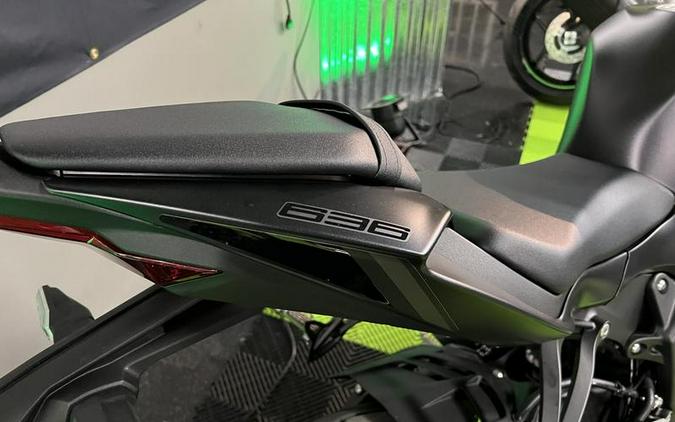 2024 Kawasaki Ninja® ZX™-6R Metallic Flat Spark Black/Ebony