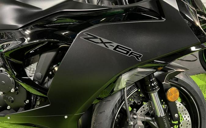 2024 Kawasaki Ninja® ZX™-6R Metallic Flat Spark Black/Ebony