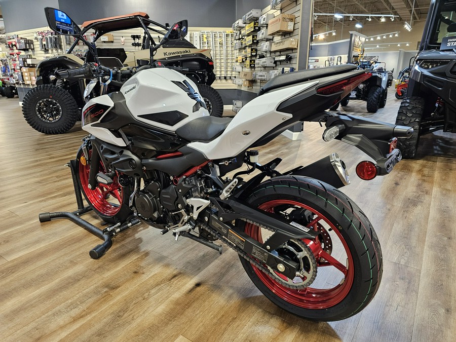 2026 Kawasaki Z500 SE ABS Pearl Blizzard White/Ebony - 109486