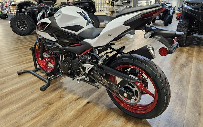 2026 Kawasaki Z500 SE ABS Pearl Blizzard White/Ebony - 109486