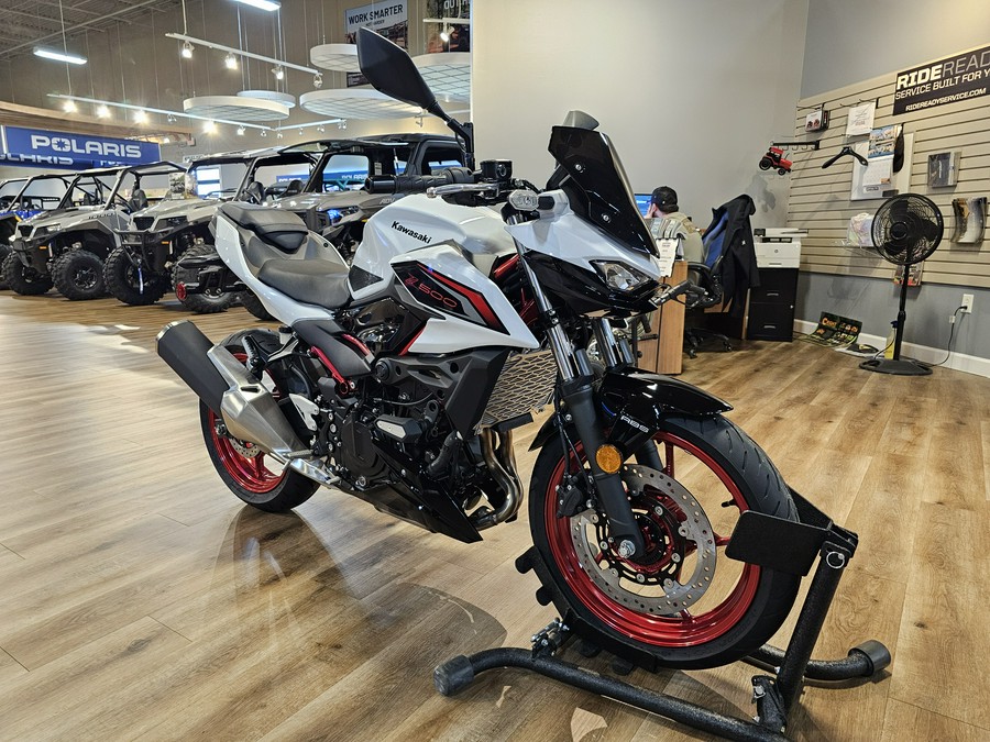 2026 Kawasaki Z500 SE ABS Pearl Blizzard White/Ebony - 109486