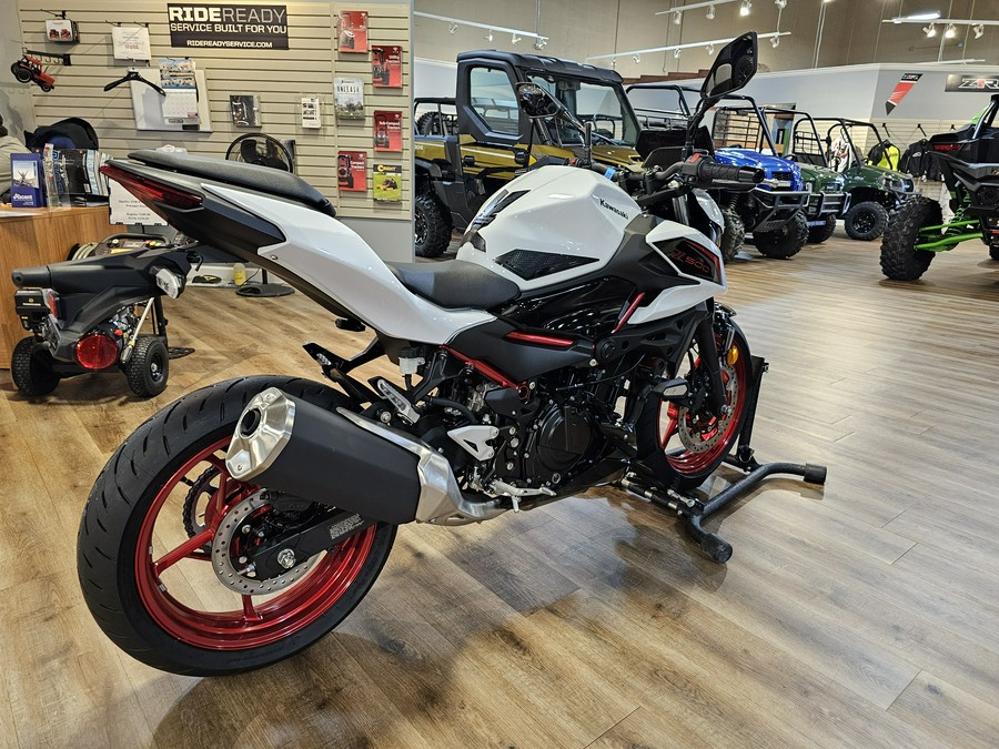 2026 Kawasaki Z500 SE ABS Pearl Blizzard White/Ebony - 109486