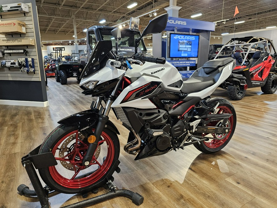 2026 Kawasaki Z500 SE ABS Pearl Blizzard White/Ebony - 109486