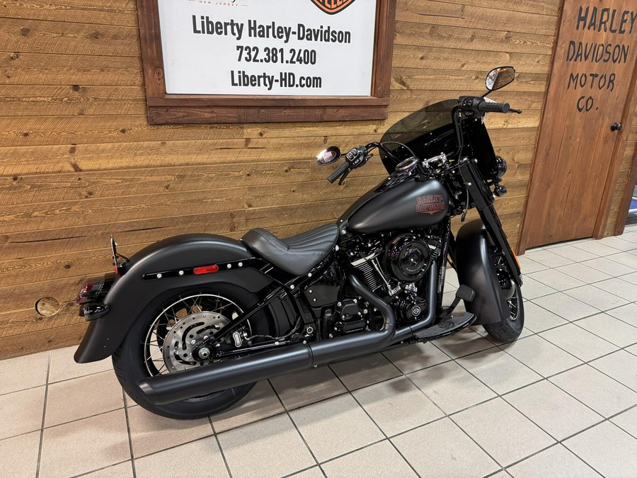 2026 Harley-Davidson® Deadwood™ Black Denim FLHD