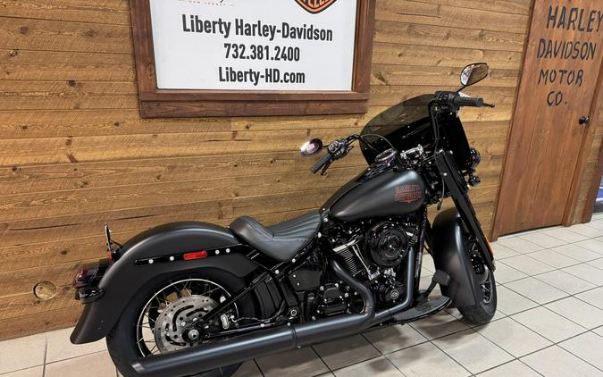 2026 Harley-Davidson® Deadwood™ Black Denim FLHD
