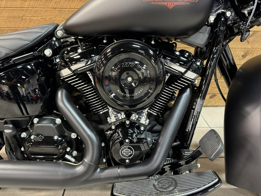 2026 Harley-Davidson® Deadwood™ Black Denim FLHD
